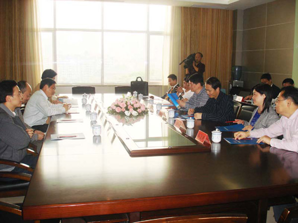 達(dá)成&ldquo;市校同發(fā)展科技合作工程&rdquo;